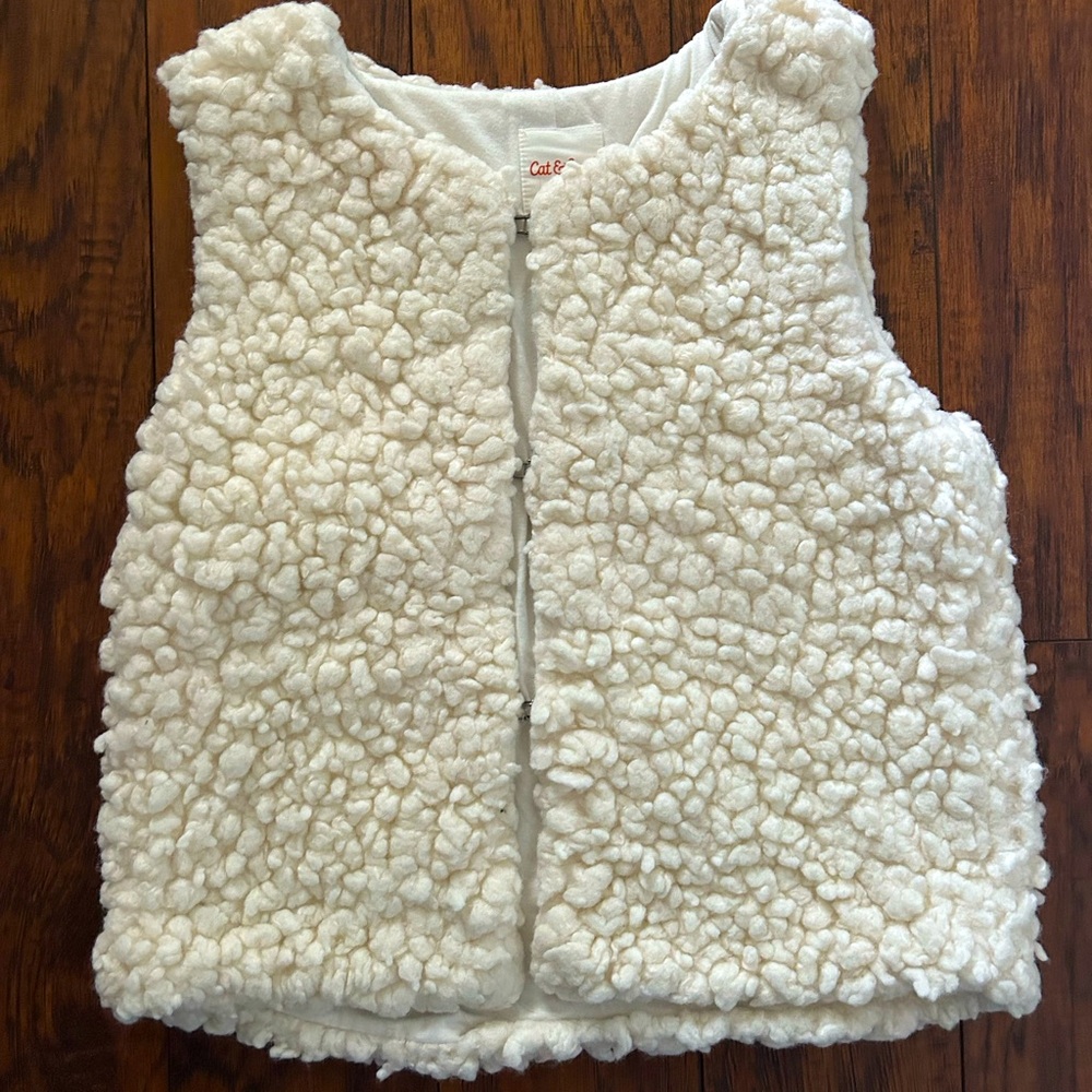 Cat & Jack girls fuzzy Sherpa vest